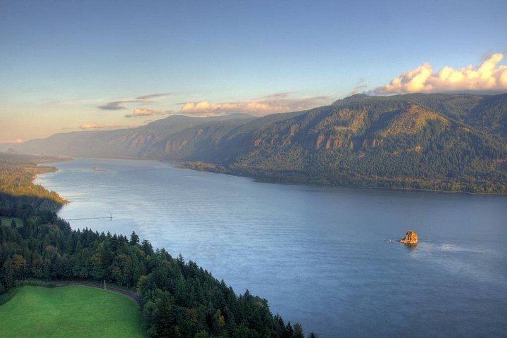 Columbia Gorge Waterfalls and Hood River Wine Tasting Afternoon Tour, Portland (10/12)