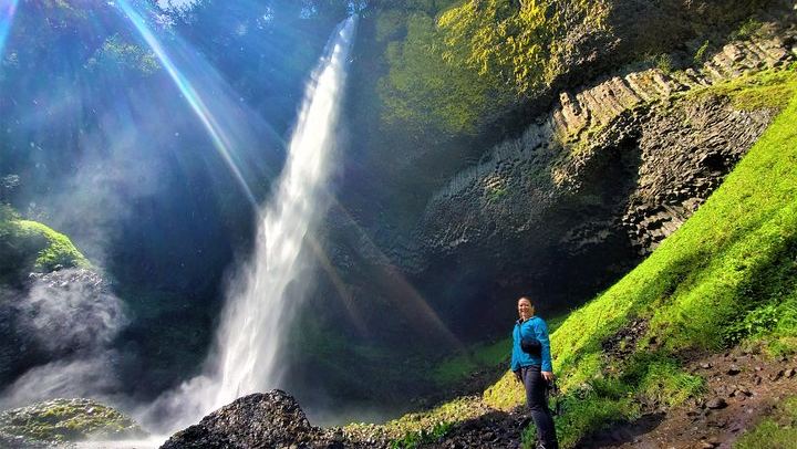 Full-Day Gorge Waterfalls, Hood River and Mt. Hood Loop with Local Guide (3/12)