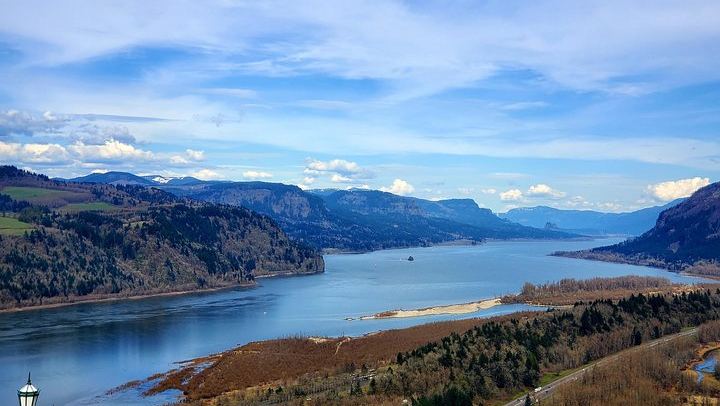 Full-Day Gorge Waterfalls, Hood River and Mt. Hood Loop with Local Guide (4/12)