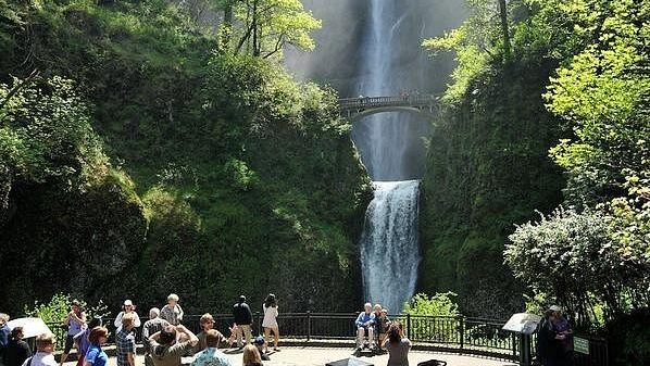 Columbia Gorge Waterfalls and Hood River Wine Tasting Afternoon Tour, Portland (3/12)