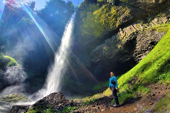 Full-Day Gorge Waterfalls, Hood River and Mt. Hood Loop with Local Guide (3/12)