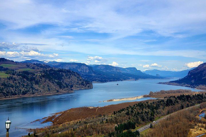 Full-Day Gorge Waterfalls, Hood River and Mt. Hood Loop with Local Guide (4/12)