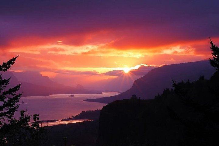 Columbia Gorge Waterfalls and Hood River Wine Tasting Afternoon Tour, Portland (12/12)