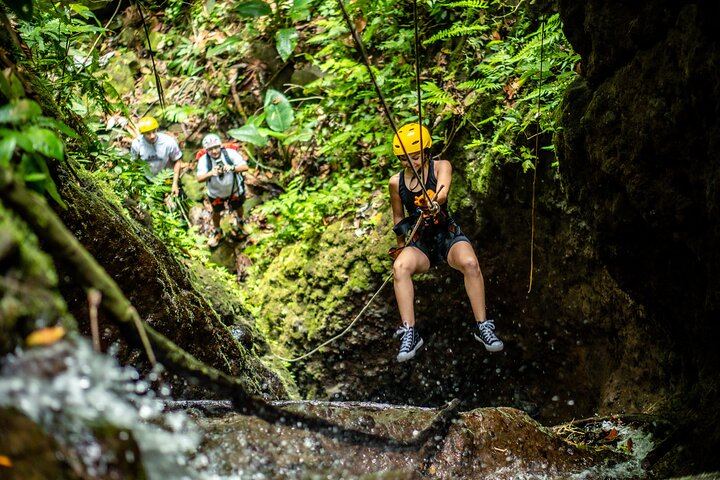 Pocosol Forest Canyoning and Waterfall Rappelling with Lunch near Arenal (5/12)