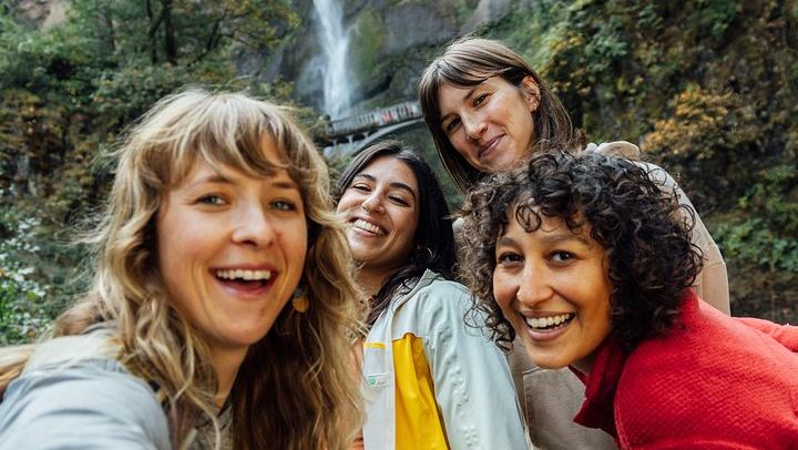 Small-Group Half-Day Waterfall Alley Tour with Local Stories from Director Park (4/12)