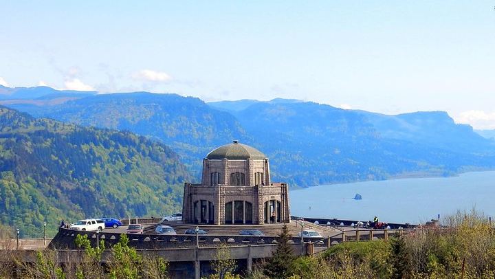 Columbia Gorge Waterfalls, Hood River and Timberline Lodge Day Tour, Portland (1/8)