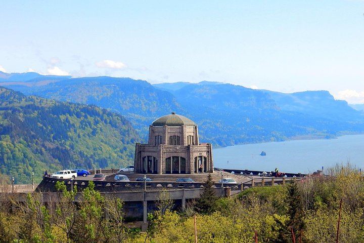 Columbia Gorge Waterfalls and Vista House Tour from Director Park, Portland (3/6)