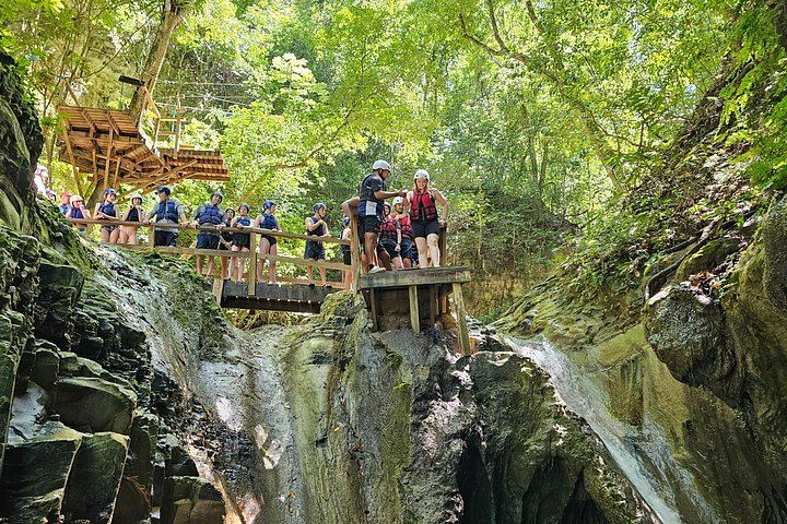Damajagua 7 Waterfalls with Ramón's Tours, Private A/C Pickup from Amber Cove or Hotel (8/12)