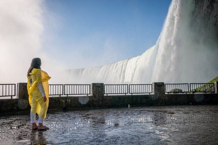 Nine-Hour Niagara Falls Trip from Toronto with Skip-the-Line Cruise and Welland Canal (2/12)