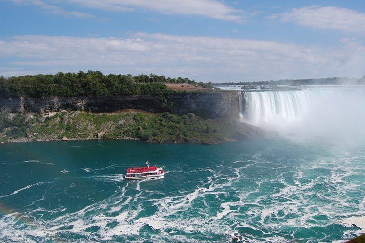 Nine-Hour Niagara Falls Trip from Toronto with Skip-the-Line Cruise and Welland Canal (5/12)