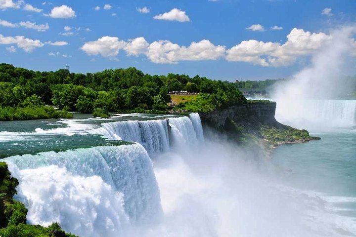 Nine-Hour Niagara Falls Trip from Toronto with Skip-the-Line Cruise and Welland Canal (3/12)