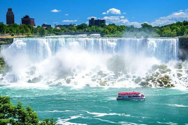 Nine-Hour Niagara Falls Trip from Toronto with Skip-the-Line Cruise and Welland Canal (9/12)
