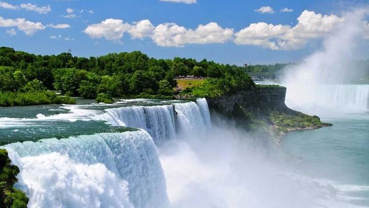 Nine-Hour Niagara Falls Trip from Toronto with Skip-the-Line Cruise and Welland Canal (3/12)