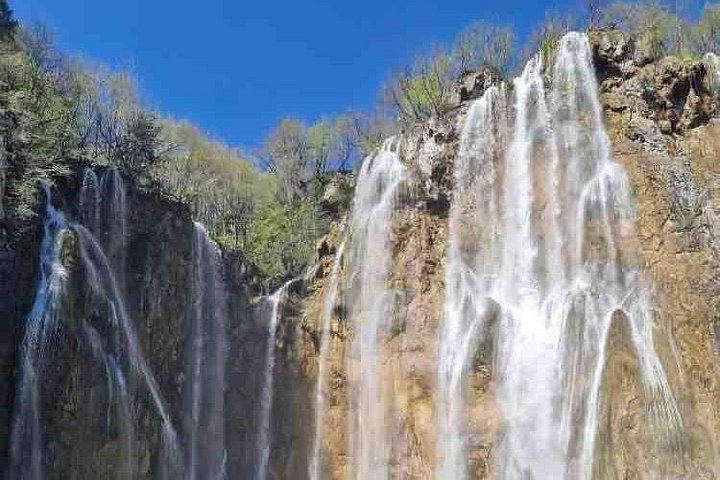 Plitvice Lakes Day Trip from Split with Local Lunch After the Walk (12/12)