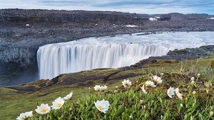 7-Hour Small Group from Akureyri Port: Godafoss, Hverfjall Crater Hike and Dettifoss (1/5)