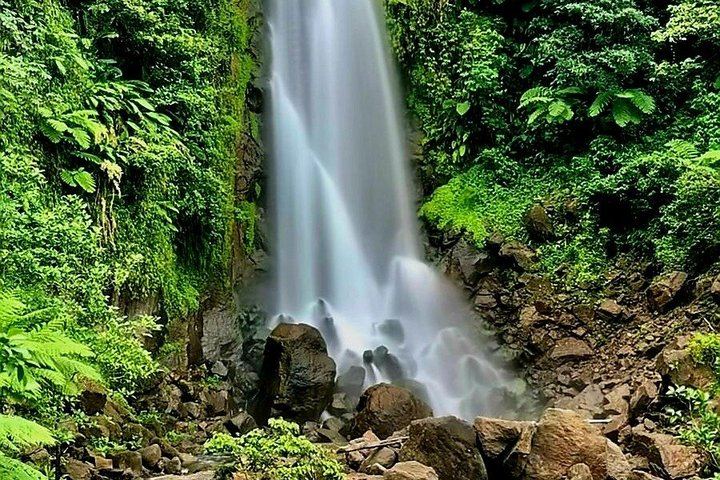 Middleham Falls Hike, Ti Tou Gorge Swim and Ti Kwen Glo Cho Hot Springs Day Tour (1/10)
