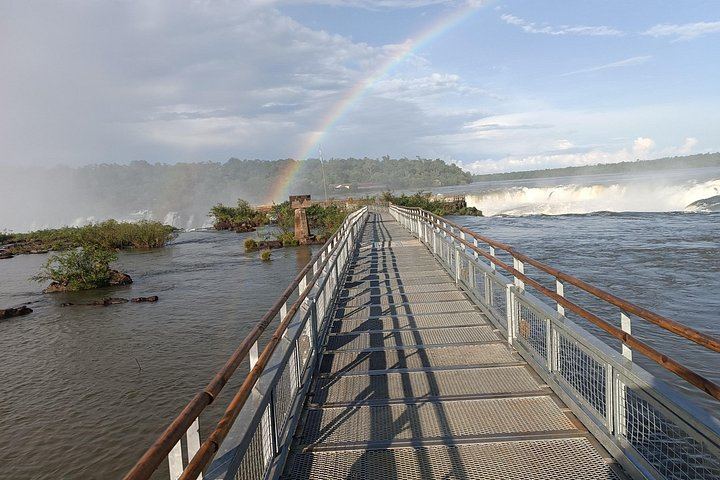 Iguazu Falls Tour with Private Transport and a Tourism-Trained Guide, Argentina and Brazil (5/12)