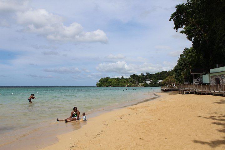 Blue Hole and Dunn's River Park Combo from Montego Bay Hotels, Entry Fees Included (11/12)