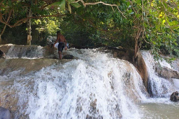 Dunn's River Falls Day Trip with Hi-Tech Tours, Green Grotto Caves Drive-By (1/7)