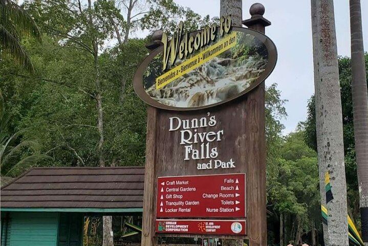 Dunn's River Falls Day Trip with Hi-Tech Tours, Green Grotto Caves Drive-By (3/7)