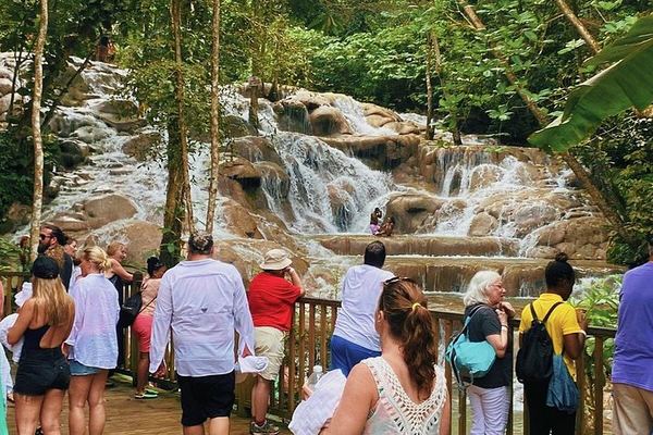 Dunn's River Falls Climb and White River Tubing with Jerk Lunch Stop, Ocho Rios