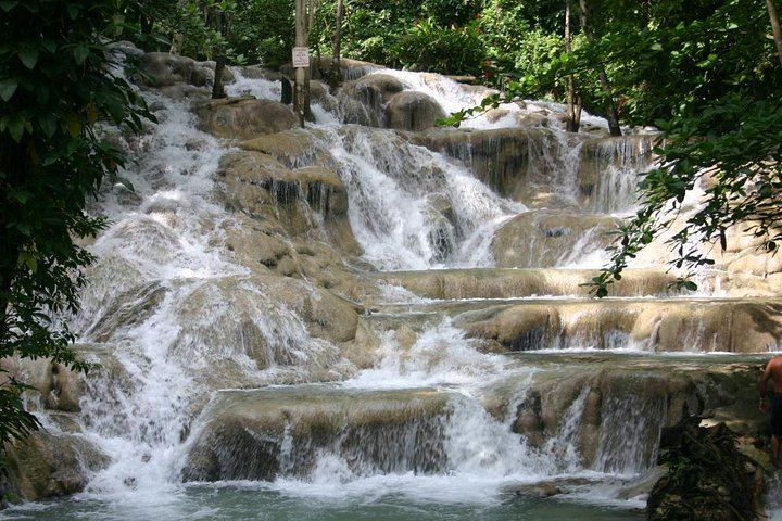 Dunn's River Falls Climb and One-Hour Souvenir Shopping Stop from Ocho Rios (1/6)
