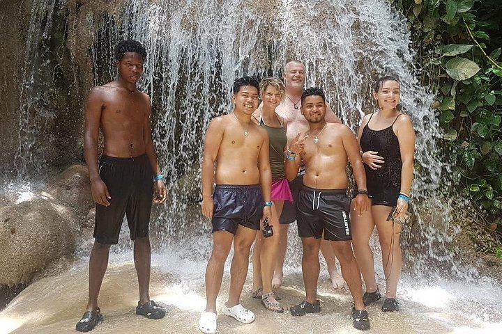 Dunn's River Falls Climb and One-Hour Souvenir Shopping Stop from Ocho Rios (2/6)