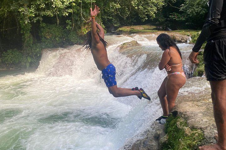 Dunn's River Falls Climb with Ocho Rios Town Shopping and Lunch Stop (2/5)