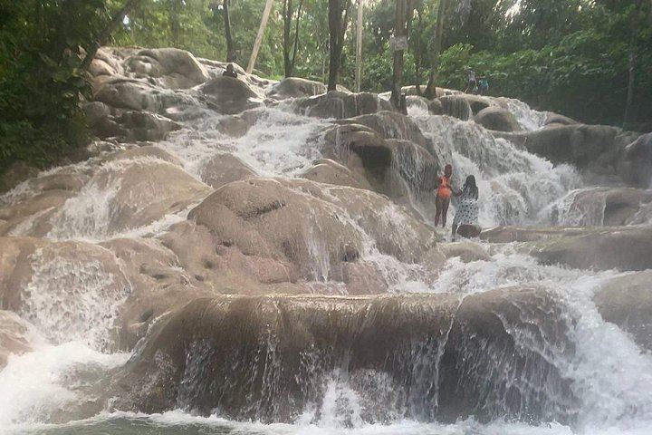 Dunn's River Falls Climb with Ocho Rios Town Shopping and Lunch Stop (3/5)