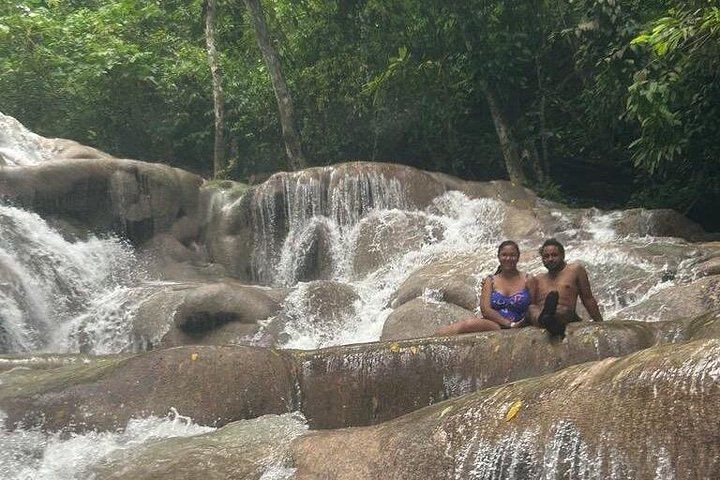 Dunn's River Falls Climb with Ocho Rios Town Shopping and Lunch Stop (4/5)