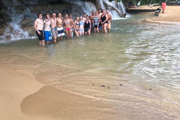 Dunn's River Falls Climb and White River Tubing with Jerk Lunch Stop, Ocho Rios (9/12)