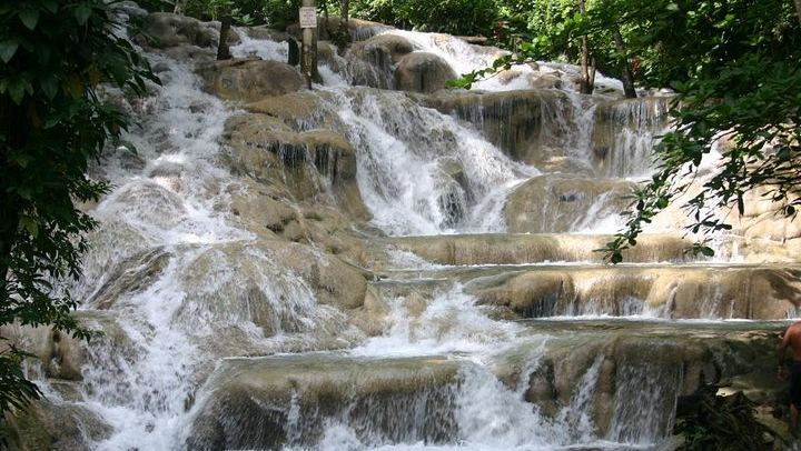Dunn's River Falls Climb and One-Hour Souvenir Shopping Stop from Ocho Rios (1/6)
