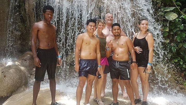 Dunn's River Falls Climb and One-Hour Souvenir Shopping Stop from Ocho Rios (2/6)