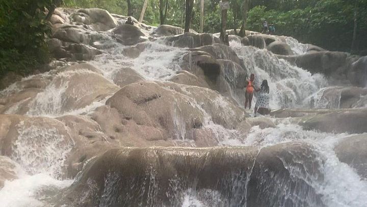 Dunn's River Falls Climb with Ocho Rios Town Shopping and Lunch Stop (3/5)