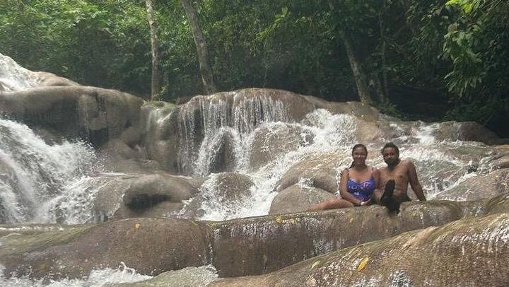 Dunn's River Falls Climb with Ocho Rios Town Shopping and Lunch Stop (4/5)