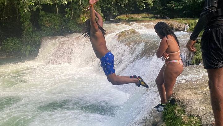 Dunn's River Falls Climb with Ocho Rios Town Shopping and Lunch Stop (2/5)