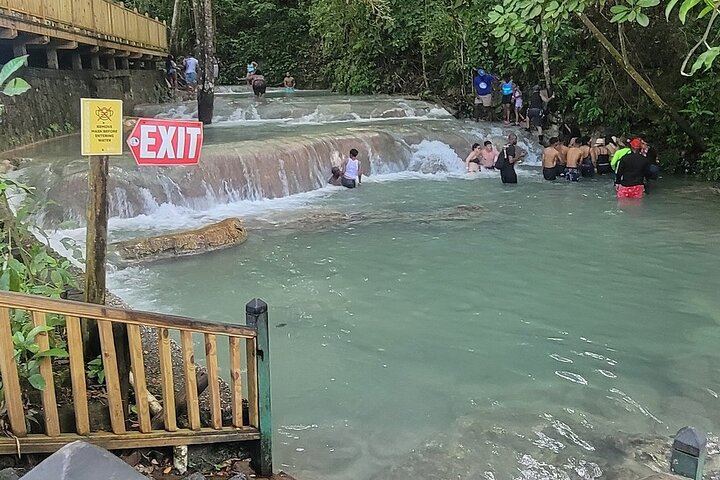 Montego Bay to Dunn's River Falls and Blue Hole with Hotel Pickup and Rose Hall Stop (9/12)