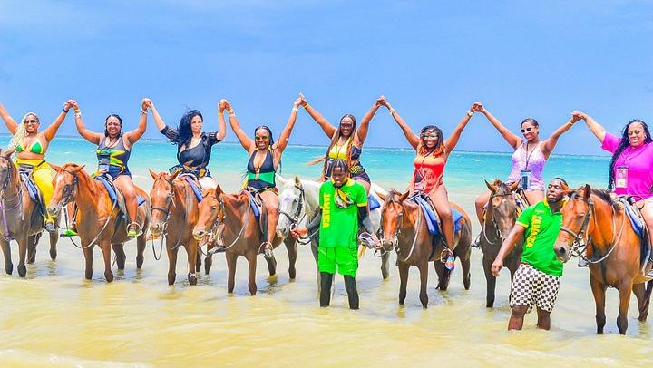 Dunn's River Falls Climb and Horseback Ride into the Sea, Montego Bay Pickup (3/5)