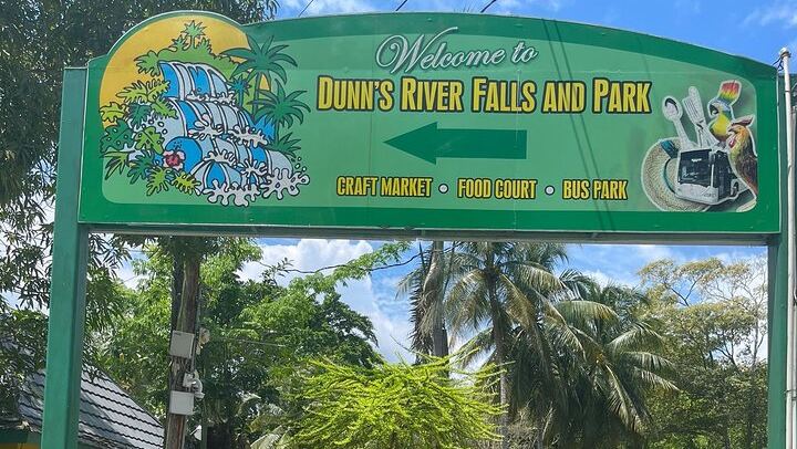 Dunn's River Falls Climb and Horseback Ride into the Sea, Montego Bay Pickup (2/5)