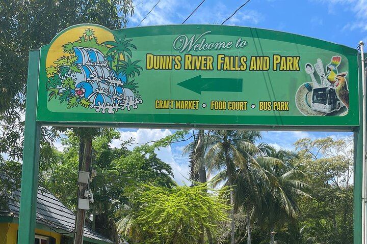 Dunn's River Falls Climb and Horseback Ride into the Sea, Montego Bay Pickup (2/5)