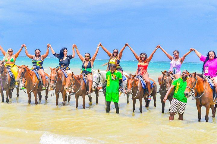 Dunn's River Falls Climb and Horseback Ride into the Sea, Montego Bay Pickup (3/5)