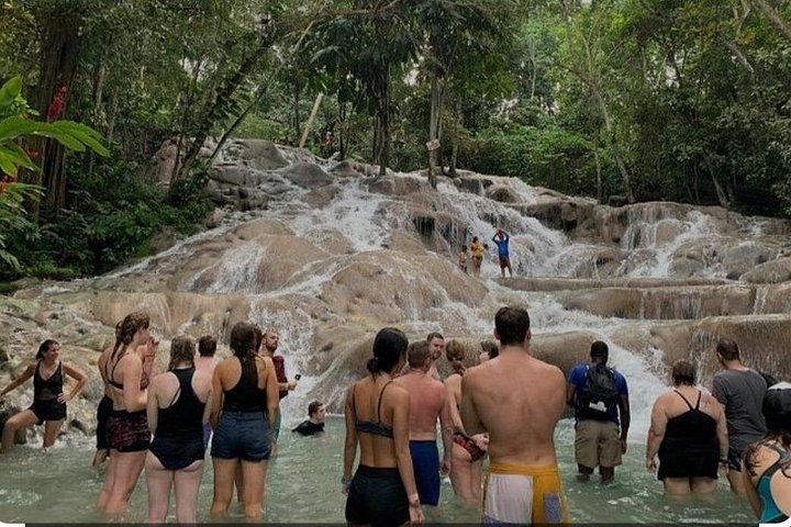 Dunn's River Falls and Rio Nuevo Bamboo River Rafting Combo, Ocho Rios (1/8)