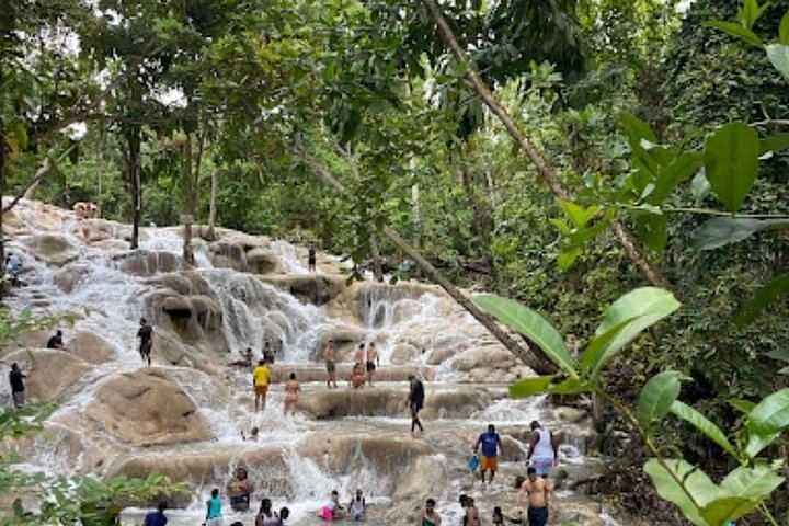 Dunn's River Falls and Rio Nuevo Bamboo River Rafting Combo, Ocho Rios (2/8)