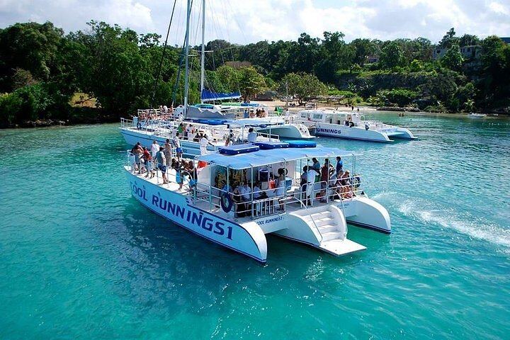 Dunn's River Falls Party Cruise with Reef Snorkeling, Live DJ and Open Bar (1/5)