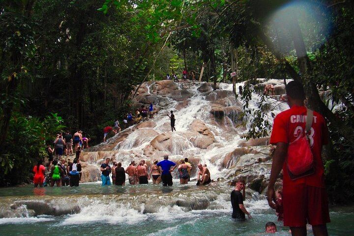 Dunn's River Falls Party Cruise with Reef Snorkeling, Live DJ and Open Bar (5/5)