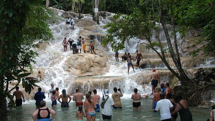 Dunn's River Falls Catamaran Party Cruise with Snorkeling, Open Bar and Reggae (4/5)