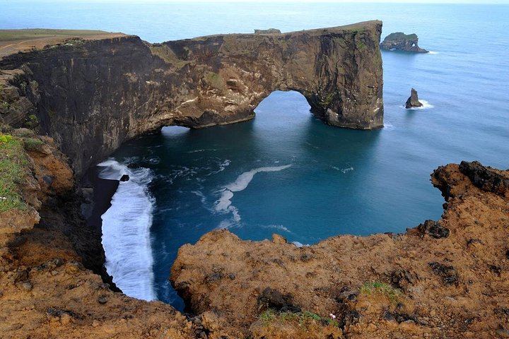 Private Guided South Coast Tour: Jokulsarlon, Diamond Beach, Dyrholaey and Vik Church View (5/10)