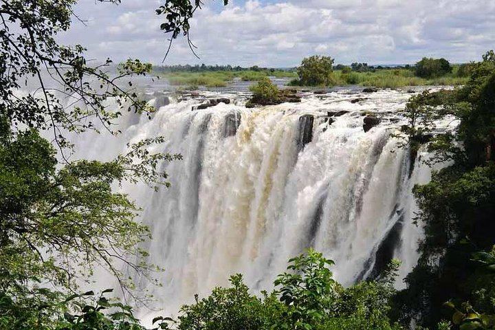 Victoria Falls Zambia Tour with Boiling Pot, Knife Edge Bridge, Snacks and Parking Fees (1/7)