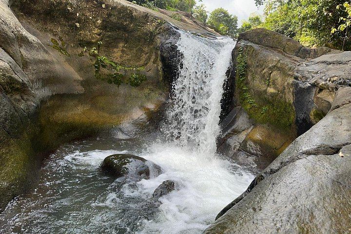 Weeepaaa Tours El Yunque Natural Slide and Luquillo Beach with Finger Food and Photos (3/4)