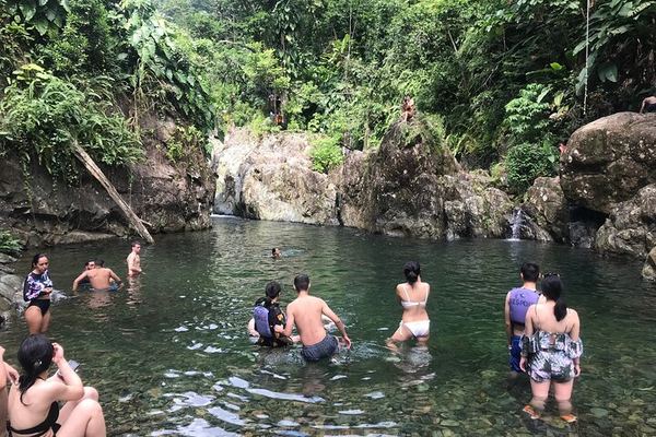Private Las Tinajas Waterfall Hike in Ceiba with Luquillo Beach Lunch, Own Car